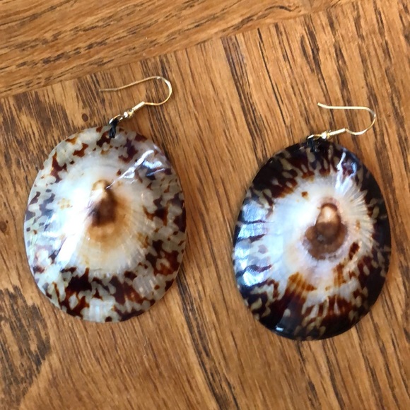Vintage Shell Earrings - Picture 1 of 8